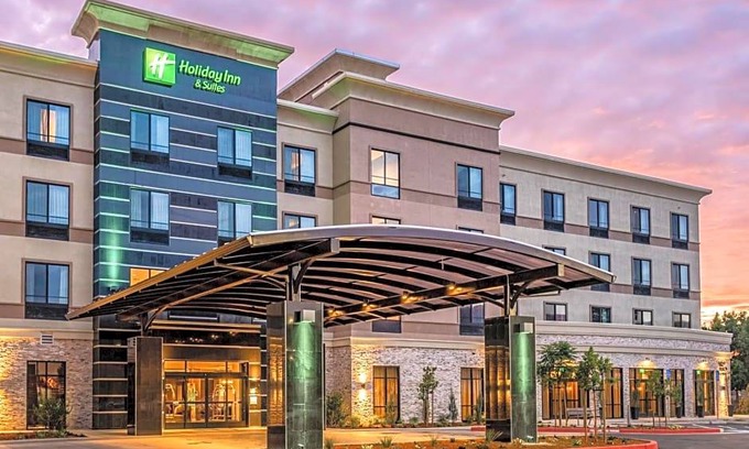Milpitas Hotel | 3-Star Hotel ∙ Holiday Inn Hotel & Suites Silicon Valley – Milpitas, an IHG Hotel