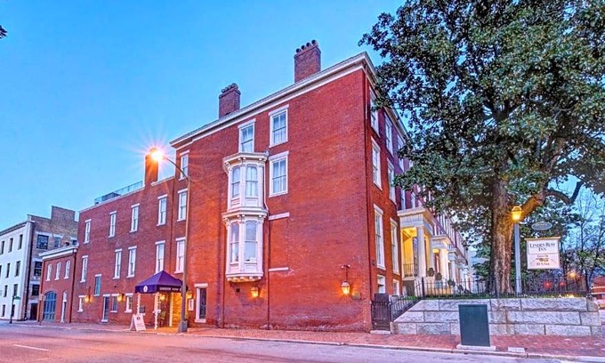 Monroe Ward Hotel | 3-Star Hotel ∙ Linden Row Inn