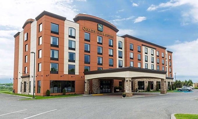 Desjardins Hotel | 3-Star Hotel ∙ Quality Inn & Suites Lévis