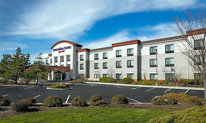 Medford Hotel | 3-Star Hotel ∙ SpringHill Suites by Marriott Medford