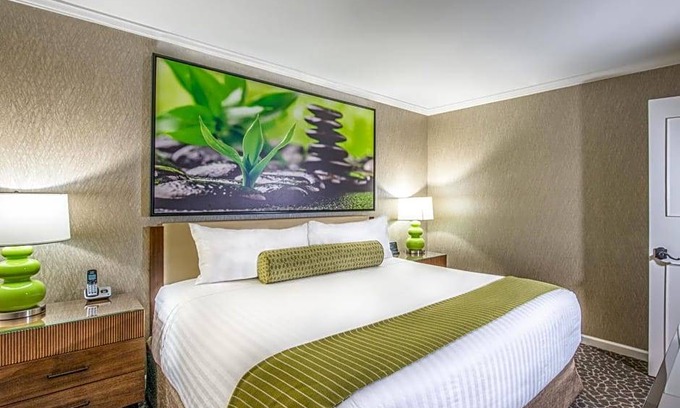Barron Park Hotel | 3-Star Hotel ∙ The Creekside Inn