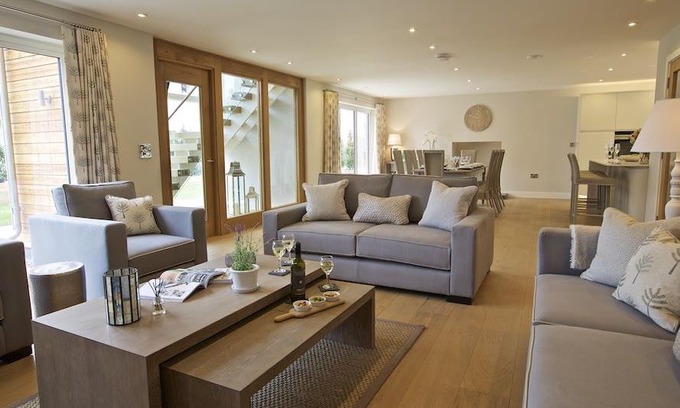 Bugford Cabin | 3 The Drive, Hillfield Village, DARTMOUTH