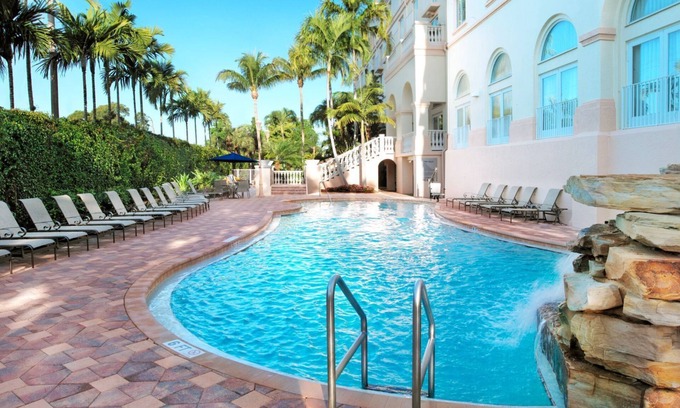 Park Shore Hotel | 3-Unit Escape Surrounded by Gulf Breezes | Beach Shuttle | Outdoor Pool