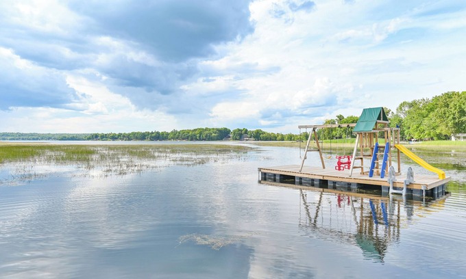 Centre Hastings Cottage | 3 Waterfront Cottages with Large Dock - Sleeps 16