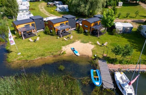 Kiekrz Other | 3 WIDOKI Kiekrz -domki Tiny House z prywatną plażą i pomostem nad jeziorem Kierskim