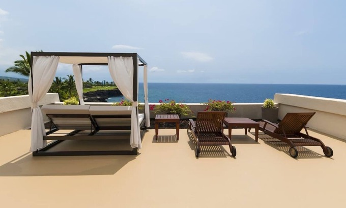 Keauhou Hotel | 3 x Mountain View 2 Double Beds at Outrigger Kona Resort and Spa