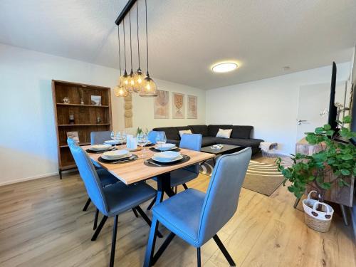 Sindelfingen Apartment | 3 Zimmer Apartment, 90 qm, ruhig und zentrumsnah, max 6 Pers, 15 qm Balkon , private Garage, Internet 1000 MBit
