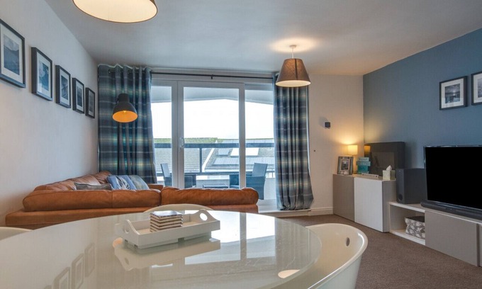 Saundersfoot Apartment | 30 Captains Walk - One Bedroom Apartment, Sleeps 2