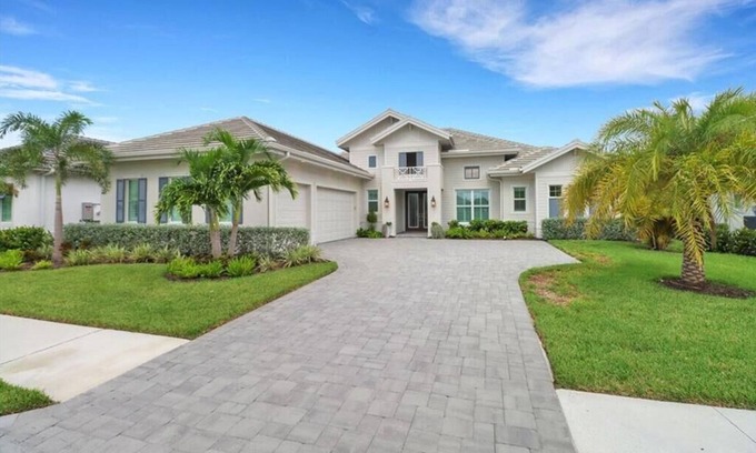 Naples House | 30-day minimum lease | Naples Reserve | 2 bedrooms | 2 office spaces with pull-out couches | 3 bathrooms