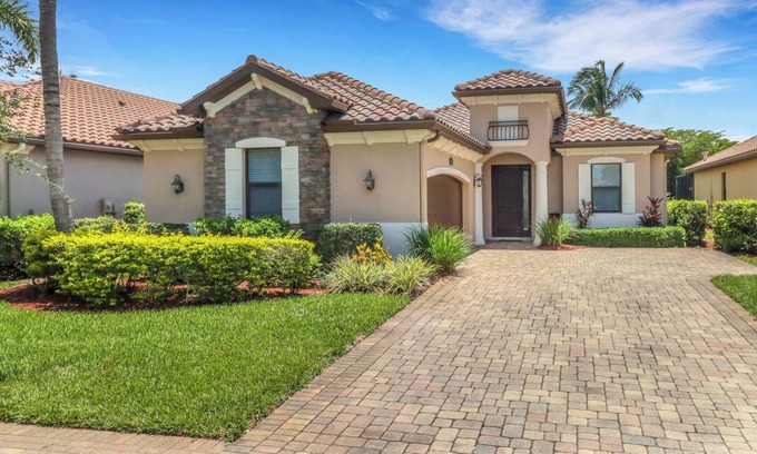 Naples House | 30-day minimum lease | Treviso Bay | 2 bedrooms | 2 bathrooms | office with sofa bed