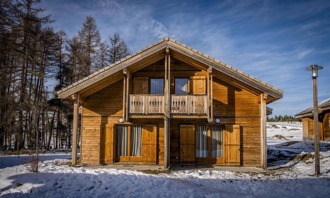 Saint-Etienne-en-Devoluy Apartment | 300m from ski slopes, Ground floor, fitness, swimming pool, balcony, parking, tv, ski locker, 30m²