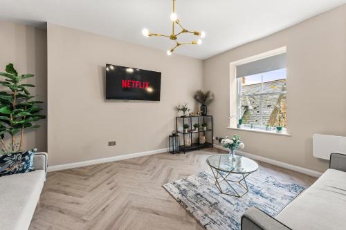 Whitby Apartment | 30 percent off! The Exquisite Gems of Whitby - Garden Terrace