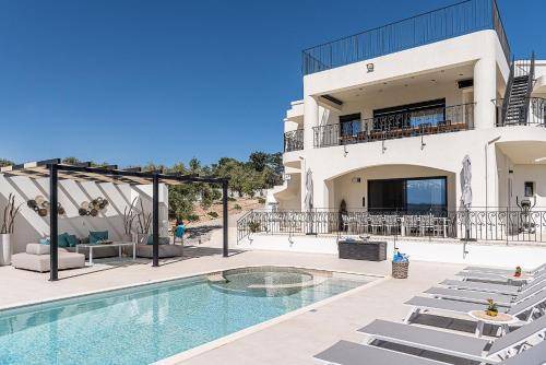 Polemarchi Villa | 300 m² Villa ∙ 4 bedrooms ∙ 8 guests