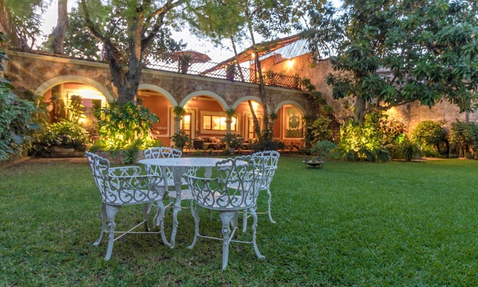 Chichen Itza - Valladolid House | 300 year old colonial mansion one block from the town square