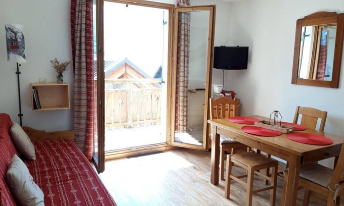 Albiez-le-Vieux Apartment | 300m from shops, 1st floor, view mountain, balcony, parking, tv, ski locker, 32m², Albiez Montrond