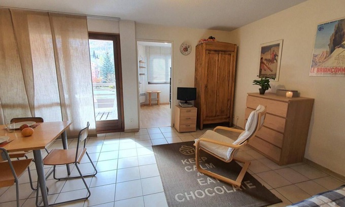 La Salle-les-Alpes Apartment | 300m from ski slopes, 1st floor, view mountain, terrace, tv, ski locker, 44m², Serre Chevalier