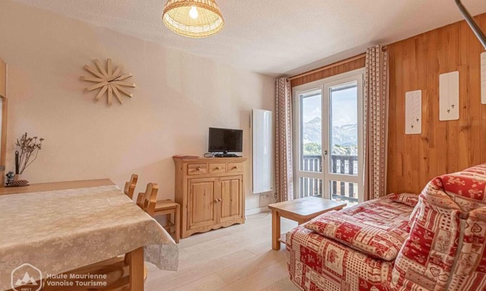 Aussois Apartment | 300m from ski slopes, 2nd floor, balcony, tv, ski locker, 41m², Aussois