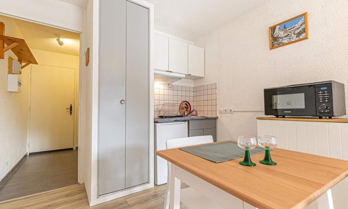 Aussois Apartment | 300m from ski slopes, 2nd floor, balcony, tv, ski locker, 21m², Aussois