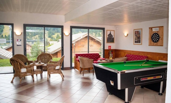 Saint-Etienne-en-Devoluy Apartment | 300m from ski slopes, 2nd floor, view resort, fitness, swimming pool, sauna, balcony, parking, tv