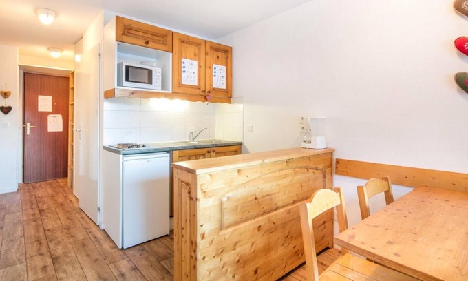 Villarodin-Bourget Apartment | 300m from ski slopes, terrace, balcony, parking, tv, 38m², La Norma