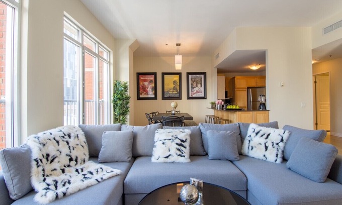 Downtown Montreal Condo | #303-2015 · Lofty Downtown Apartment 100 Walk Score in Montreal