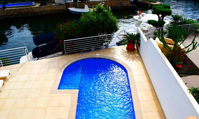 Empuriabrava Ski Chalet | 306-Magnificent modern house with pool private and mooring