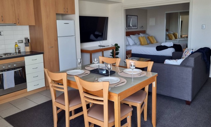 Ascot Apartment | 306 Riverside Rest & Relax Pool Parking Sleeps 2