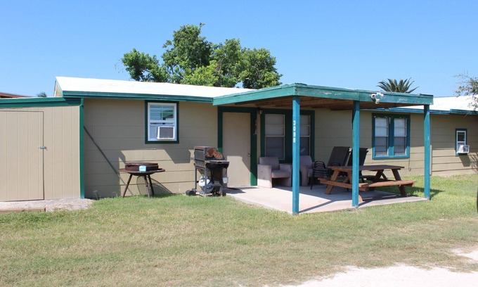 Port Mansfield Condo | 309 S. Shore B - Great, spacious cottage with plenty of parking!