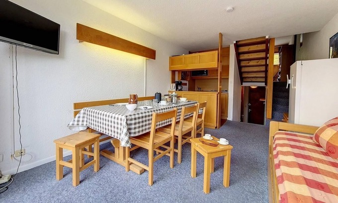 Les Menuires Apartment | 30m from ski slopes, 4th floor, balcony, tv, ski locker, 55m², Les Menuires