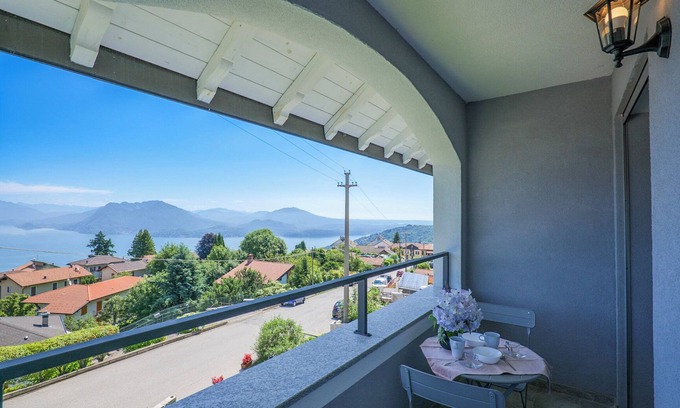Levo Apartment | 3½-room corner apartment with 2 balconies and wonderful lake view