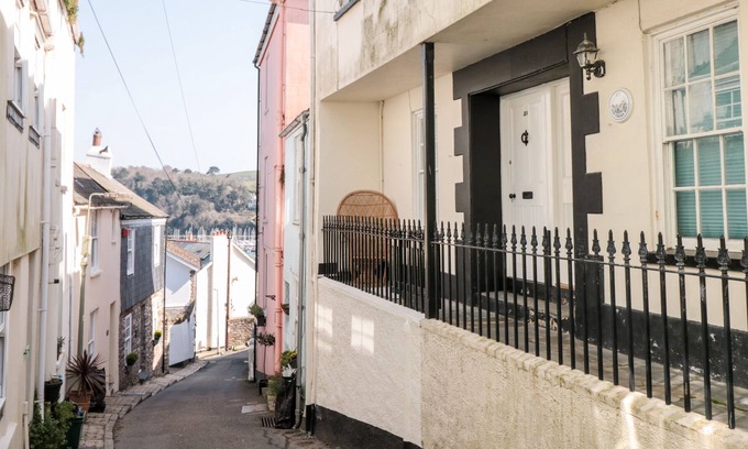 Dartmouth Cottage | 31 CROWTHERS HILL, pet friendly, with a garden in Dartmouth