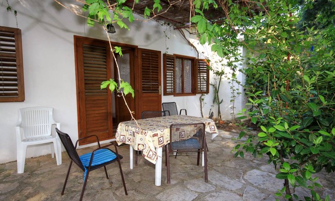 Cove Basina (Jelsa) Apartment | 31 m² Apartment ∙ 2 bedrooms ∙ 5 guests