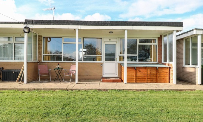 Mundesley Cottage | 31 SEAWARD CREST, family friendly, with a garden in Mundesley