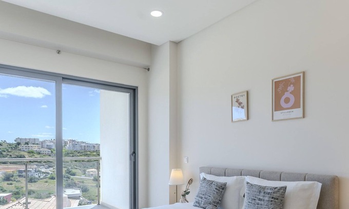 Vale de Santa Maria Apartment | #312 Ocean Outlook by Home Holidays