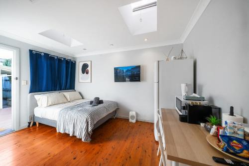 Beaconsfield House | 31Bea ABNB-Style Studio, 9 mins walk to Train, Easy access to CBD