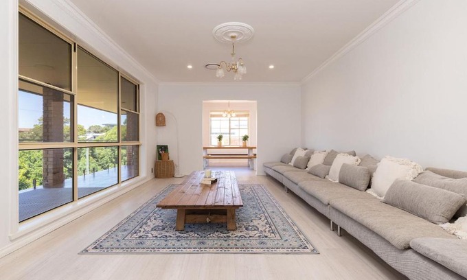 Forster House | 32 Daphne Street