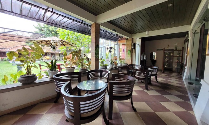 Ponorogo Hotel | 32 m² Hotel ∙ 4 guests