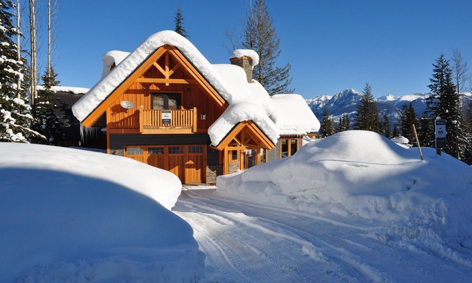 Golden Ski Chalet | 3200 sqft/297 sqm Full Timber Frame. 3 Floors of Pure Luxury. 5* Family Retreat