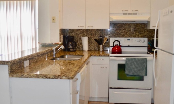 Boca Raton Apartment | 320D - Spacious 2/2 on Top floor in Boca - Walking distance from Evert Tennis & Boca Prep