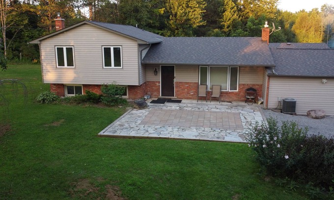 Milton House | 3224 15th Side RoadnCountry-side Cottage-like Stayn
