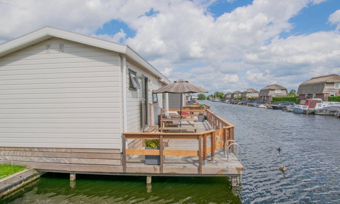 Municipality of Stichtse Vecht Boat Rental | 33 m² Houseboat ∙ 2 bedrooms ∙ 3 guests