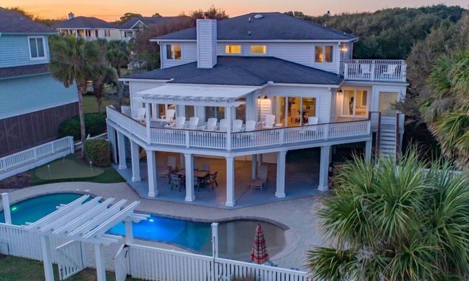 Isle of Palms House | 3302 Palm- OCEAN FRONT, POOL, ELEVATOR, FIRE PIT, PUTTING GREEN ⛳️