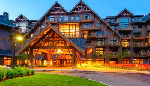 Stowe Area Resort | 343 Studio NATIONAL 3rd Floor Pool & Mountain Views By Stowe Mountain Rentals
