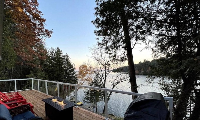 Greater Madawaska House | 35 Flynn Way · The Birch Haven: Calabogie Waterfront Cottage