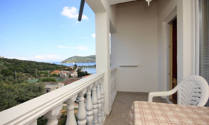Cove Rogacic Apartment | 35 m² Apartment ∙ 2 bedrooms ∙ 3 guests