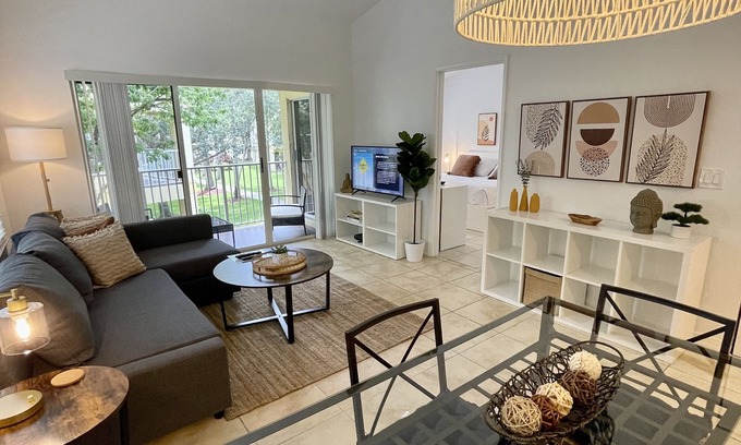 Mission Bay Apartment | 350 C - Warm & Spacious Corner Apt - Top Floor - Washer & Dryer