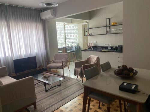 Gonzaga Apartment | 350 metros da praia Gonzaga local turístico