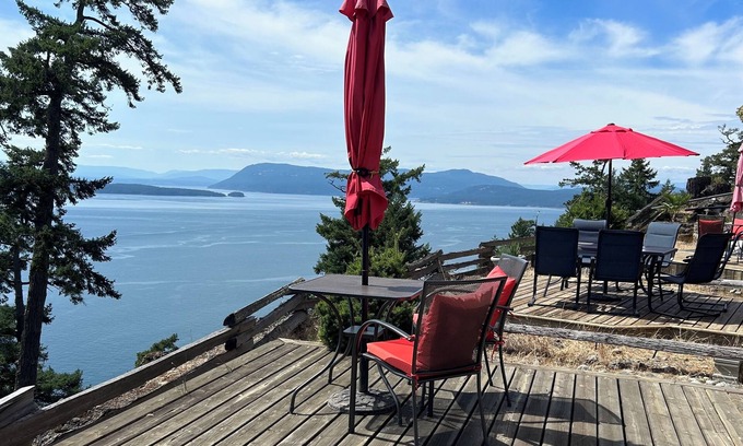 Pender Island House | 360-degree incomparable ocean views. The best viewpoint on Pender Island.