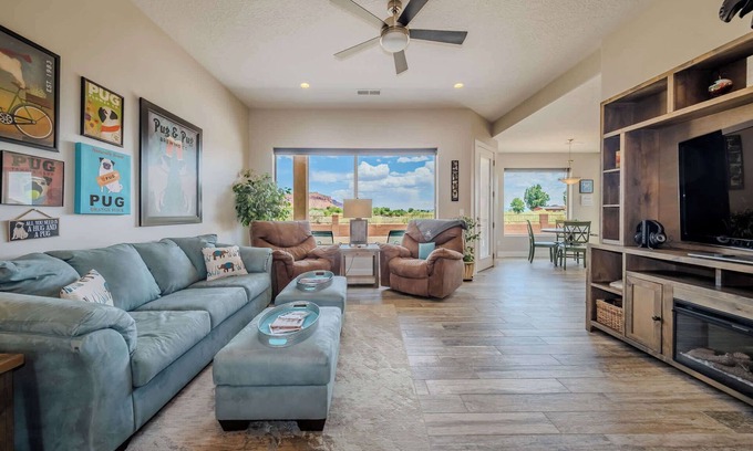 Kanab House | 360° red‑rock views + RV hookups in Kanab