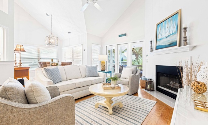 Sea Pines House | 37 Shell Ring: BESTNEST by Beverly Serral